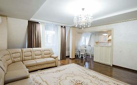 Cathedral Park And Pedestrian Zone Ultracentral Cozy Apartment In Chisinau