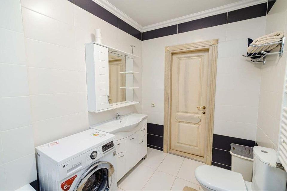 Cathedral Park And Pedestrian Zone Ultracentral Cozy Apartment In Кишинёв Экстерьер фото